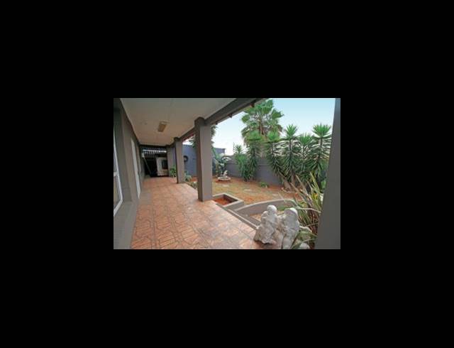 6 BEDROOM HOUSE FOR SALE IN PRIMROSE